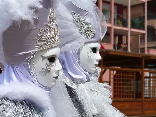 Maske und Maskenball, nicht nur zu Karneval